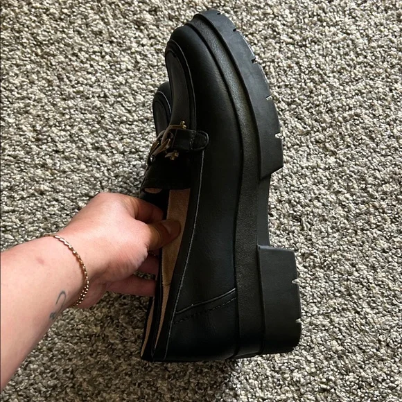 SOUL Naturalizer Black Loafers with Gold Chain - Picture 6 of 9